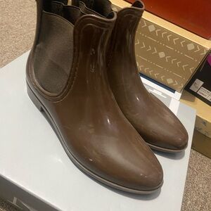 Women’s Brown Chelsea Boots